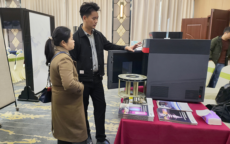 格丹納展位吸引了眾多參會者的關注 格丹納展位吸引了眾多參會者的關注